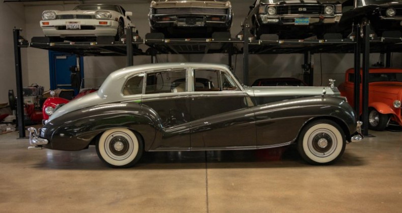Rolls royce Silver Dawn Lightweight H.J. Mulliner 1955 - photo n°3 Rolls royce Silver Dawn Lightweight H.J. Mulliner  occasion à LYON - photo n°3