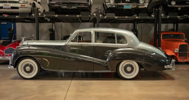 Rolls royce Silver Dawn Lightweight H.J. Mulliner 1955 - photo n°7 Rolls royce Silver Dawn Lightweight H.J. Mulliner  occasion à LYON - photo n°7