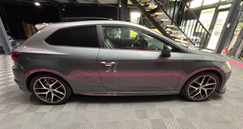 Seat Leon 1.8 TSI 180 Start/Stop Black Aero FR 2015 - photo n°6 Seat Leon 1.8 TSI 180 Start/Stop Black Aero FR  occasion à Chaponost - photo n°6