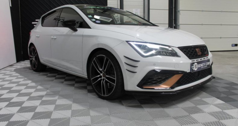 Seat Leon 2.0 16V TSI - 290 - BV DSG 7 Cupra - TOIT OUVRANT - CAMERA - 2019 - photo n°2 Seat Leon 2.0 16V TSI - 290 - BV DSG 7 Cupra - TOIT OUVRANT - CAMERA -  occasion à Venelles - photo n°2