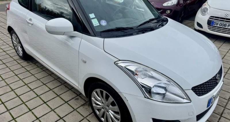 Suzuki Swift 1.2 VVT 2013 - photo n°2 Suzuki Swift 1.2 VVT  occasion à NOUVOITOU - photo n°2