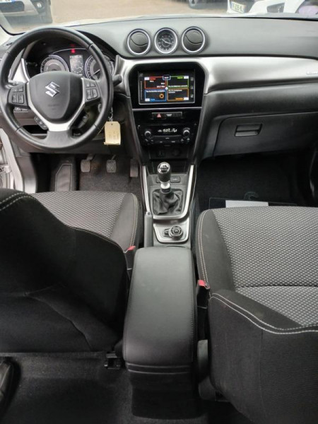 Suzuki VITARA 1.4 Boosterjet Hybrid Allgrip Privilège 2020 - photo n°8 Suzuki VITARA 1.4 Boosterjet Hybrid Allgrip Privilège  occasion à SETE - photo n°8