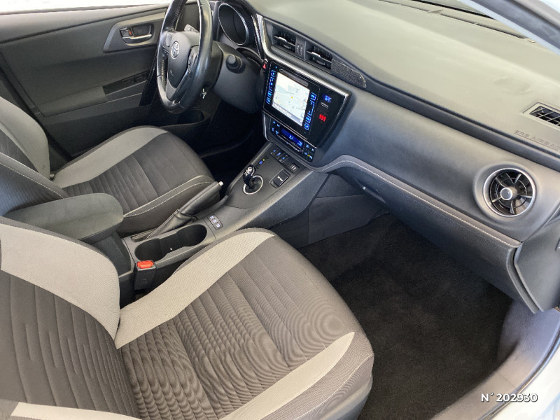 Toyota Auris Touring Sports Auris Touring Sports Hybride 136h Dynamic  occasion  Saint-Maximin - photo n9