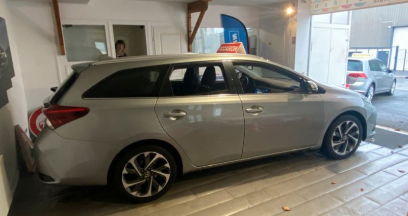 Toyota Auris Touring Sports HSD 136h Design Buisness 2018 - photo n°3 Toyota Auris Touring Sports HSD 136h Design Buisness  occasion à Nanteuil Les Meaux - photo n°3