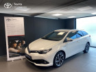 Toyota Auris Touring Sports occasion Blanc année 2017 boite Variation continue Annonce Toyota Auris Touring Sports occasion Hybride HSD 136h Design à LANESTER