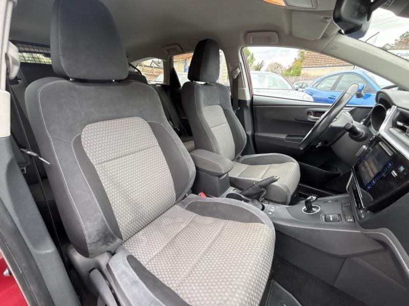 Toyota Auris Touring Sports HSD 136h Design  occasion  Beaune - photo n11