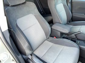 Toyota Auris Auris Hybride 136h Collection 5p  occasion � Lescure-d'Albigeois - photo n�16