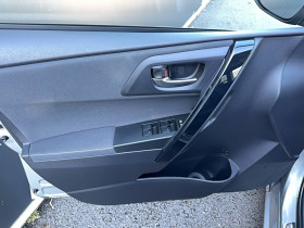 Toyota Auris Auris Hybride 136h Collection 5p  occasion � Lescure-d'Albigeois - photo n�14