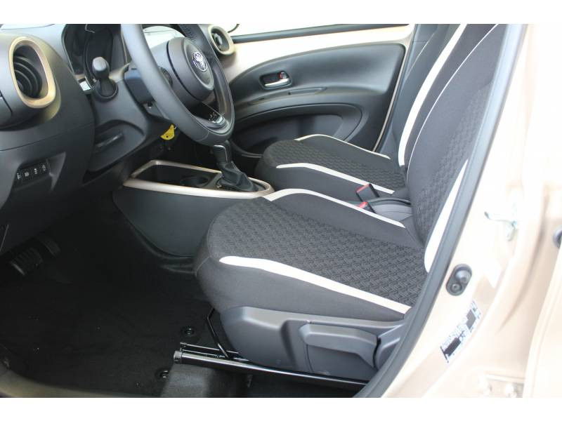Toyota Aygo 1.0 VVT-i 72 S-CVT Design 2022 - photo n°5 Toyota Aygo 1.0 VVT-i 72 S-CVT Design  occasion à Montauban - photo n°5