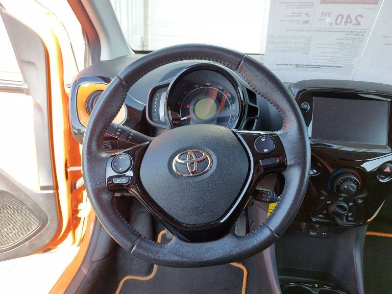 Toyota Aygo 1.0 VVT-i stop & start x-cite  occasion à Saint-Priest - photo n°16