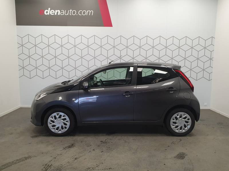 Toyota Aygo 1.0 VVT-i x-play  occasion à Saint Laurent des Vignes - photo n°2