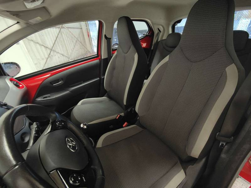 Toyota Aygo 1.0 VVT-i x-play 2020 - photo n°8 Toyota Aygo 1.0 VVT-i x-play  occasion à Cahors - photo n°8