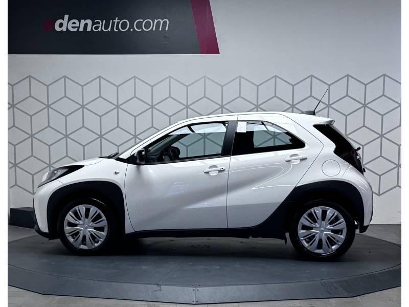 Toyota Aygo x 1.0 VVT-i 72 Dynamic  occasion  Saint Laurent des Vignes - photo n3