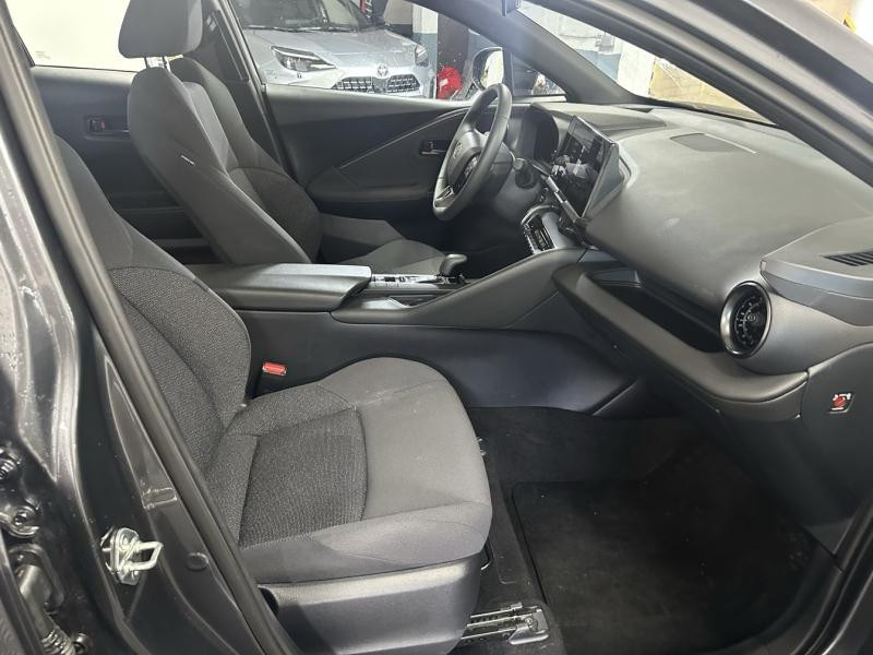 Toyota C-HR 1.8 140ch Dynamic NG23  occasion à LE CHESNAY - photo n°6