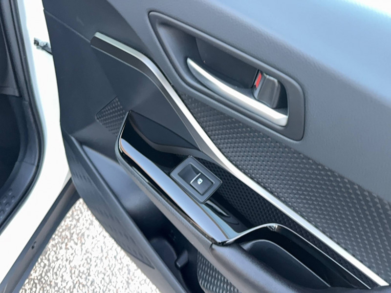 Toyota C-HR C-HR Hybride 122h Distinctive 5p 2018 - photo n°17 Toyota C-HR C-HR Hybride 122h Distinctive 5p  occasion à Brive-la-Gaillarde - photo n°17