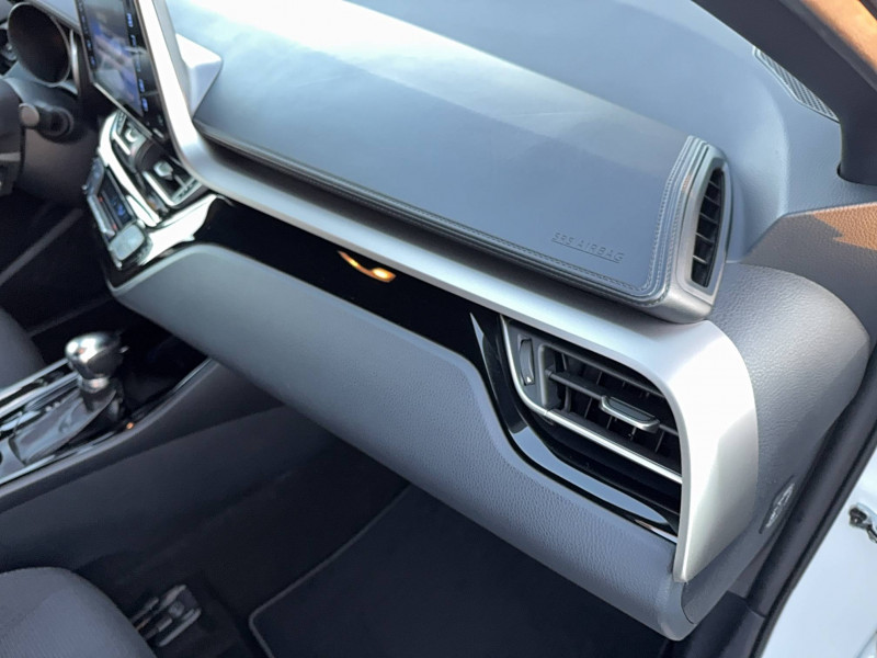 Toyota C-HR C-HR Hybride 122h Distinctive 5p 2018 - photo n°18 Toyota C-HR C-HR Hybride 122h Distinctive 5p  occasion à Brive-la-Gaillarde - photo n°18