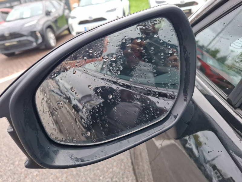 Toyota C-HR C-HR Hybride 140 Design 5p 2024 - photo n°18 Toyota C-HR C-HR Hybride 140 Design 5p  occasion à Brive-la-Gaillarde - photo n°18