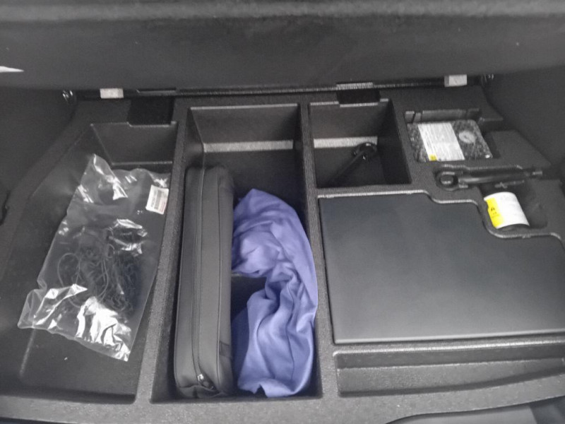 Toyota C-HR C-HR Hybride 2.0L Distinctive 2023 - photo n°17 Toyota C-HR C-HR Hybride 2.0L Distinctive  occasion à Tillé - photo n°17