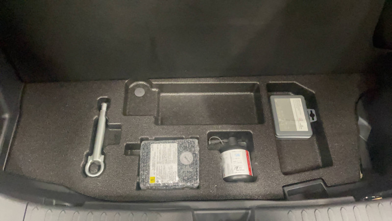 Toyota C-HR C-HR Hybride 200 Design 5p 2024 - photo n°17 Toyota C-HR C-HR Hybride 200 Design 5p  occasion à Brive-la-Gaillarde - photo n°17