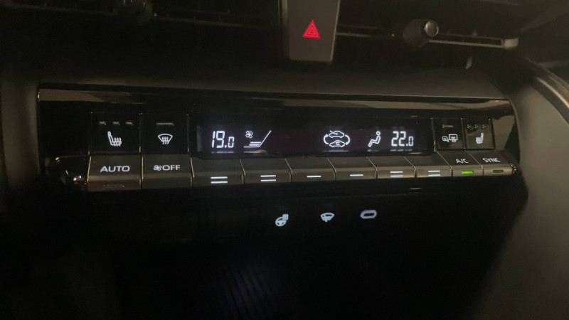 Toyota C-HR C-HR Hybride 200 Design 5p 2024 - photo n°20 Toyota C-HR C-HR Hybride 200 Design 5p  occasion à Brive-la-Gaillarde - photo n°20