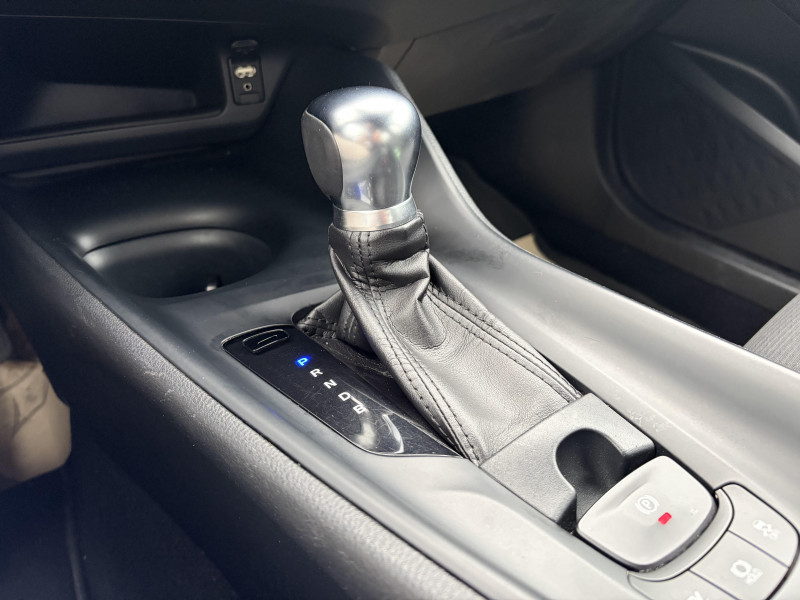 Toyota C-HR C-HR Pro Hybride 122h Dynamic 5p 2018 - photo n°17 Toyota C-HR C-HR Pro Hybride 122h Dynamic 5p  occasion à Figeac - photo n°17