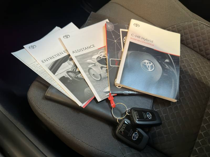 Toyota C-HR Hybride 1.8L Dynamic Ultimate 2023 - photo n°18 Toyota C-HR Hybride 1.8L Dynamic Ultimate  occasion à Royan - photo n°18