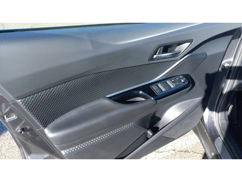 Toyota C-HR Hybride 2.0L Distinctive 2020 - photo n°13 Toyota C-HR Hybride 2.0L Distinctive  occasion à Toulouse - photo n°13