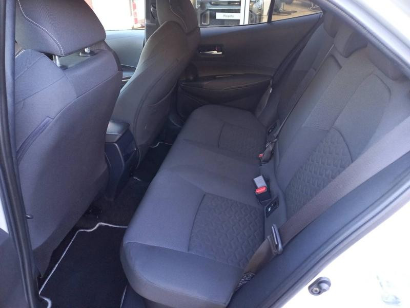 Toyota Corolla 122h Design  occasion  Vert-Saint-Denis - photo n12