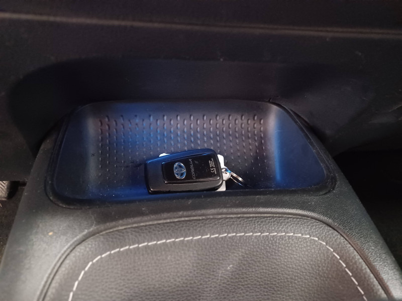 Toyota Corolla Corolla Hybride 122h Design 5p  occasion  Saint-Laurent-des-Vignes - photo n20
