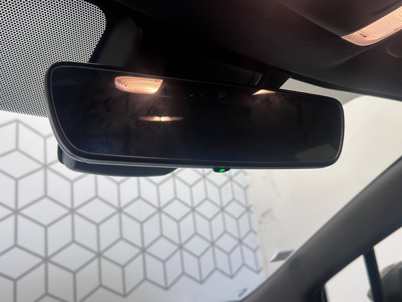 Toyota Corolla Corolla Hybride 122h Design 5p  occasion � Saint-Laurent-des-Vignes - photo n�18