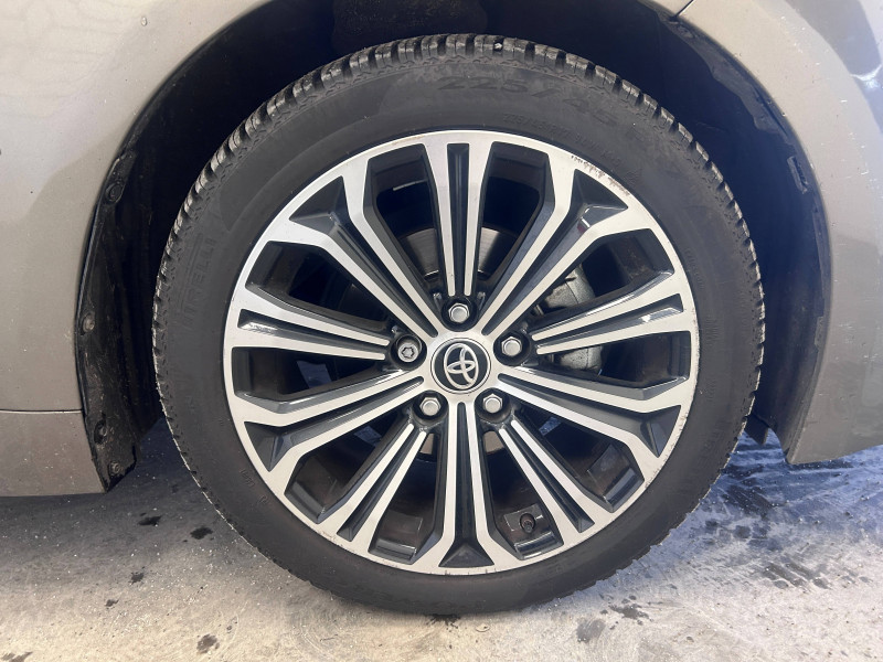 Toyota Corolla Corolla Hybride 122h Design 5p  occasion � Saint-Laurent-des-Vignes - photo n�9