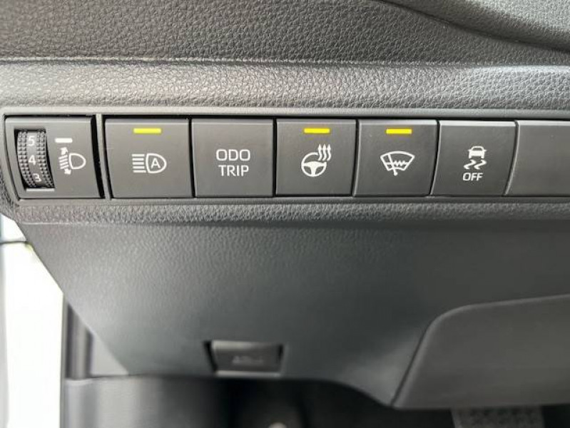 Toyota Corolla Corolla Hybride 140ch Design 5p  occasion  Tulle - photo n11