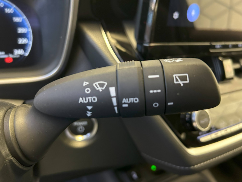 Toyota Corolla Corolla Hybride 140ch Dynamic Business 5p  occasion  Montauban - photo n15