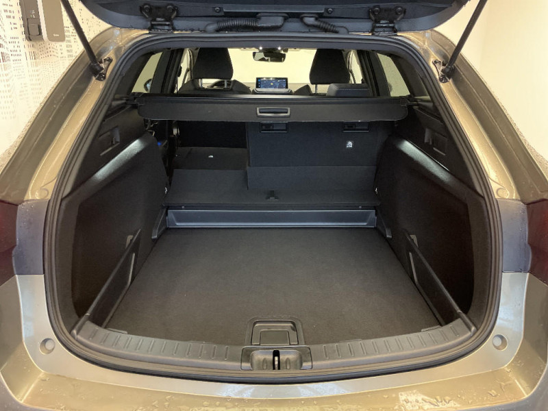 Toyota Corolla Corolla Touring Sports Hybride 140ch Design  occasion � Saint-Maximin - photo n�16