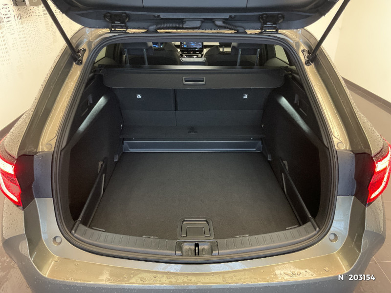 Toyota Corolla Corolla Touring Sports Hybride 140ch Design  occasion � Saint-Maximin - photo n�7