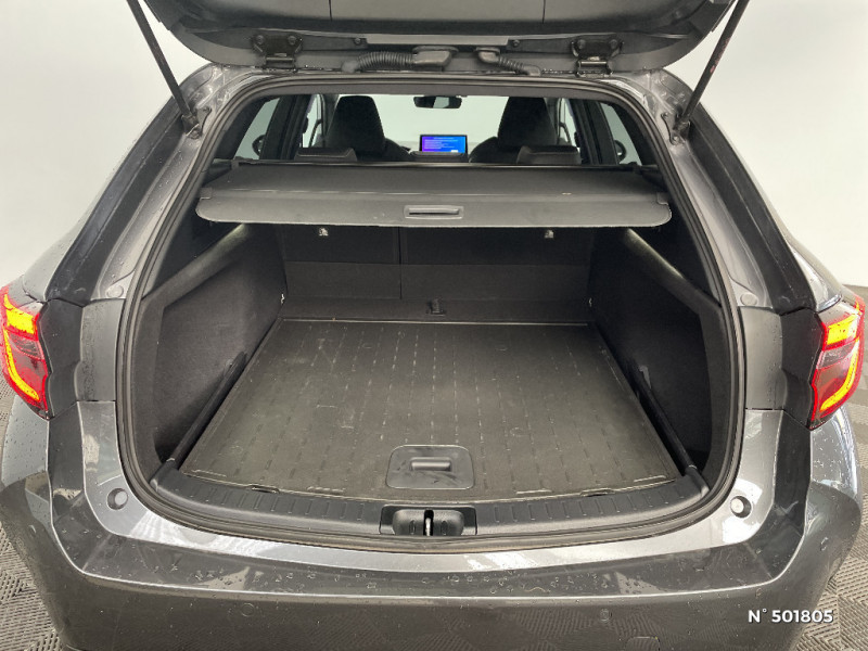 Toyota Corolla Corolla Touring Sports Hybride 140ch Design  occasion � Saint-Quentin - photo n�7