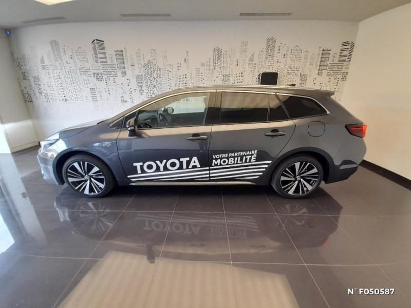 Toyota Corolla Corolla Touring Sports Hybride 140ch Design  occasion � Saint-Maximin - photo n�2