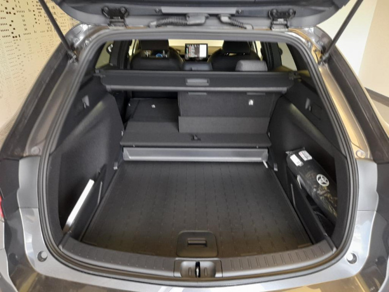 Toyota Corolla Corolla Touring Sports Hybride 140ch Design  occasion � Saint-Maximin - photo n�16