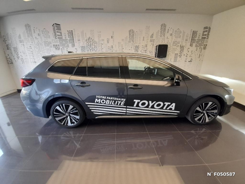 Toyota Corolla Corolla Touring Sports Hybride 140ch Design  occasion � Saint-Maximin - photo n�5