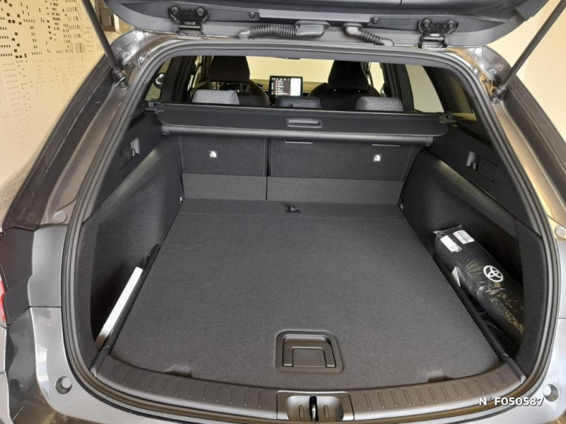 Toyota Corolla Corolla Touring Sports Hybride 140ch Design  occasion � Saint-Maximin - photo n�7
