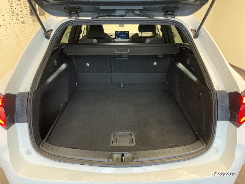 Toyota Corolla Corolla Touring Sports Hybride 196ch Design  occasion � Saint-Maximin - photo n�7