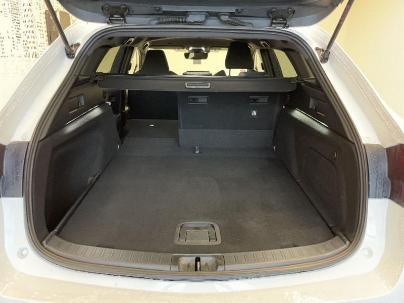 Toyota Corolla Corolla Touring Sports Hybride 196ch Design  occasion � Saint-Maximin - photo n�16