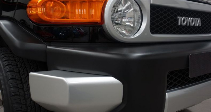 Toyota FJ cruiser V6 4.0L - Modèle Unique Noir occasion à SAINT AVERTIN - photo n°4