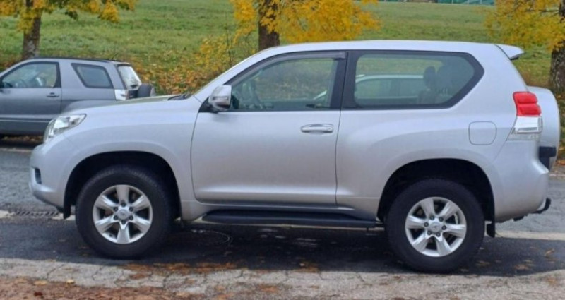 Toyota Land Cruiser KDJ155 3.0D-4D 173 Life 3 portes BV6 2010 - photo n°6 Toyota Land Cruiser KDJ155 3.0D-4D 173 Life 3 portes BV6  occasion à ST BONNET LE FROID - photo n°6
