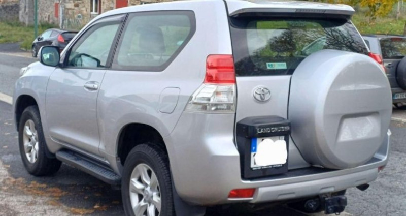 Toyota Land Cruiser KDJ155 3.0D-4D 173 Life 3 portes BV6 2010 - photo n°5 Toyota Land Cruiser KDJ155 3.0D-4D 173 Life 3 portes BV6  occasion à ST BONNET LE FROID - photo n°5
