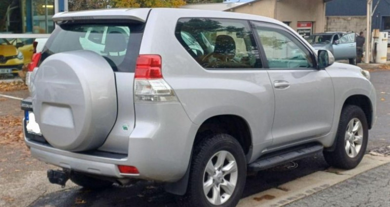 Toyota Land Cruiser KDJ155 3.0D-4D 173 Life 3 portes BV6 2010 - photo n°3 Toyota Land Cruiser KDJ155 3.0D-4D 173 Life 3 portes BV6  occasion à ST BONNET LE FROID - photo n°3