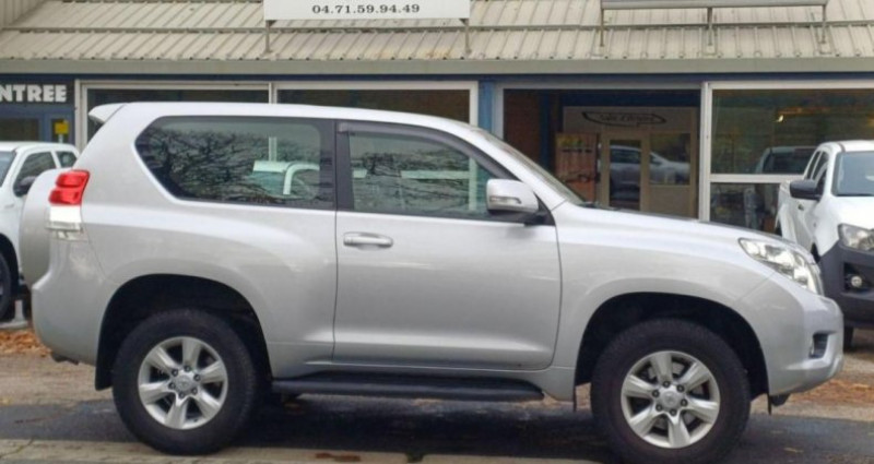 Toyota Land Cruiser KDJ155 3.0D-4D 173 Life 3 portes BV6 2010 - photo n°2 Toyota Land Cruiser KDJ155 3.0D-4D 173 Life 3 portes BV6  occasion à ST BONNET LE FROID - photo n°2