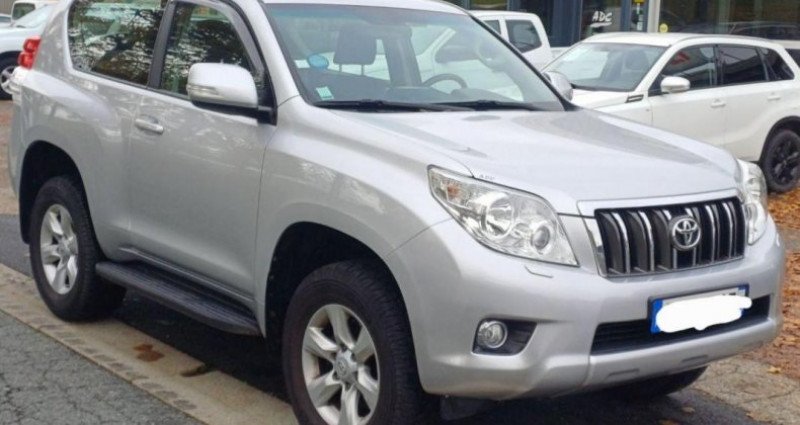 Toyota Land Cruiser KDJ155 3.0D-4D 173 Life 3 portes BV6 2010 Toyota Land Cruiser KDJ155 3.0D-4D 173 Life 3 portes BV6  occasion à ST BONNET LE FROID
