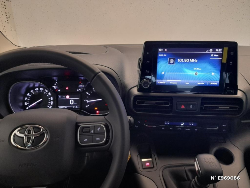 Toyota Proace Proace City Verso Medium 1.2L 110 VVT-i BVM6 Executive 2025 - photo n°13 Toyota Proace Proace City Verso Medium 1.2L 110 VVT-i BVM6 Executive  occasion à Saint-Maximin - photo n°13