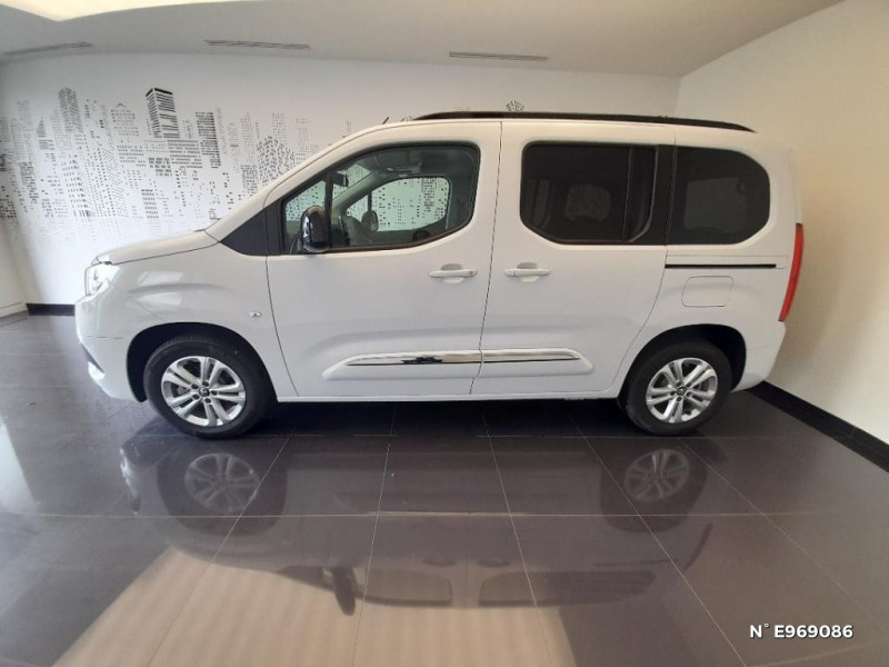 Toyota Proace Proace City Verso Medium 1.2L 110 VVT-i BVM6 Executive 2025 - photo n°2 Toyota Proace Proace City Verso Medium 1.2L 110 VVT-i BVM6 Executive  occasion à Saint-Maximin - photo n°2